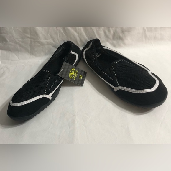 Women’s water shoes slip on front mesh breathable black. Size 10 - Picture 5 of 5